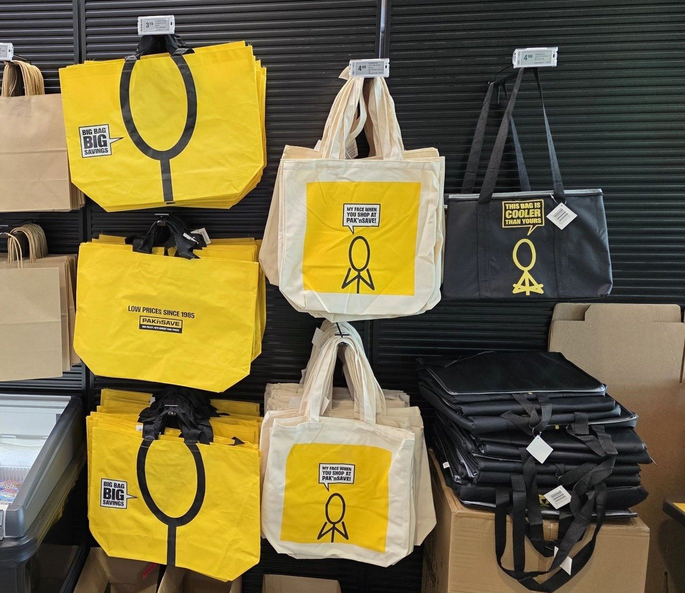 Novelli Pak'n'Save bags in store